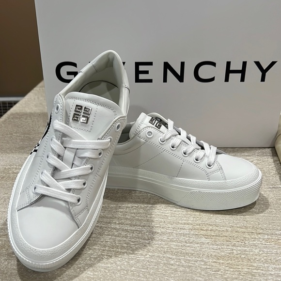 Graffiti 4 G Skate Belt in Silver - Givenchy